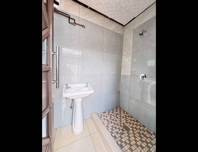 7 BEDROOM FREESTANDING FOR SALE IN REYNO RIDGE